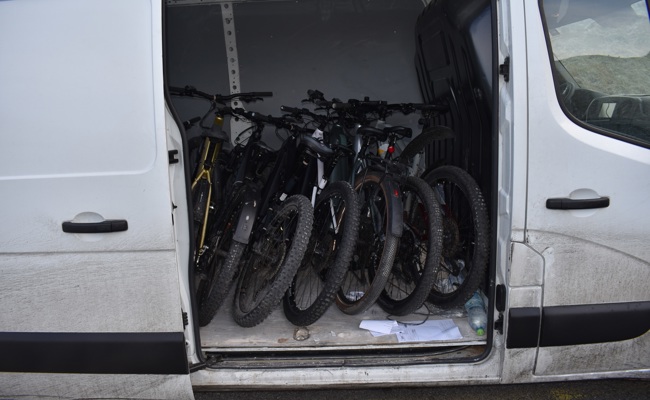 Geklaute E-Bikes: Grenzwacht stoppt Lieferwagen bei der Ausreise nach Österreich