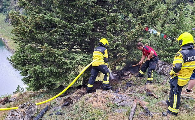 Flurbrand nach Blitzschlag am Fälensee