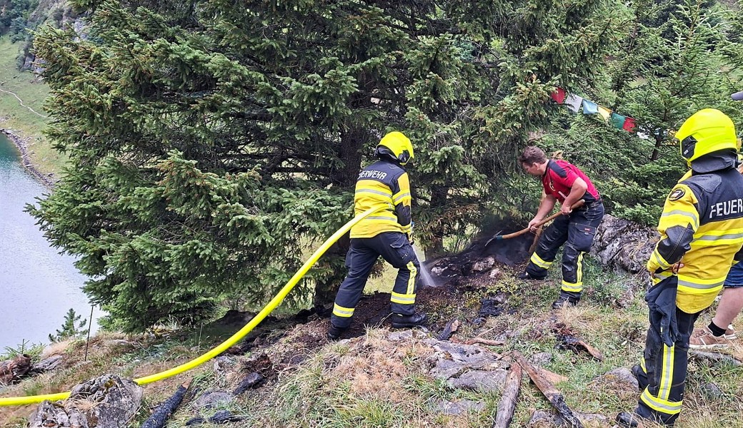 Flurbrand nach Blitzschlag am Fälensee