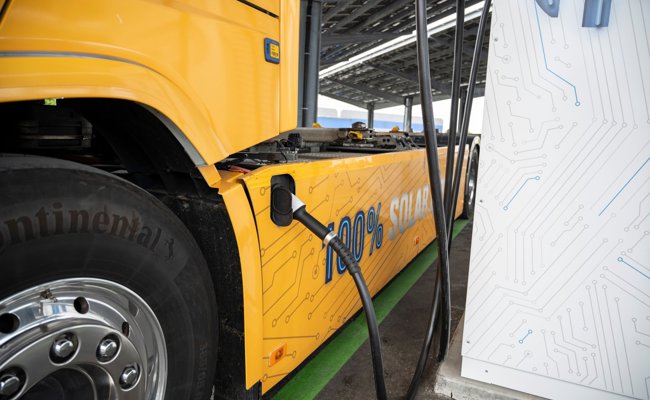 Auch wenn Abgaben drohen: Migros Ostschweiz und Hugelshofer setzen auf E-Lastwagen