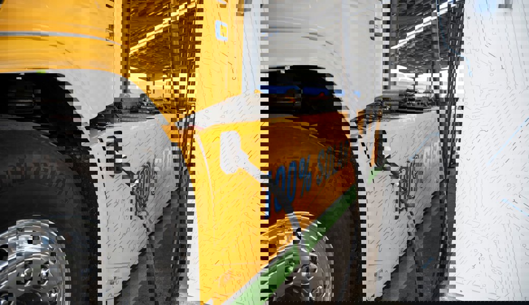 Auch wenn Abgaben drohen: Migros Ostschweiz und Hugelshofer setzen auf E-Lastwagen