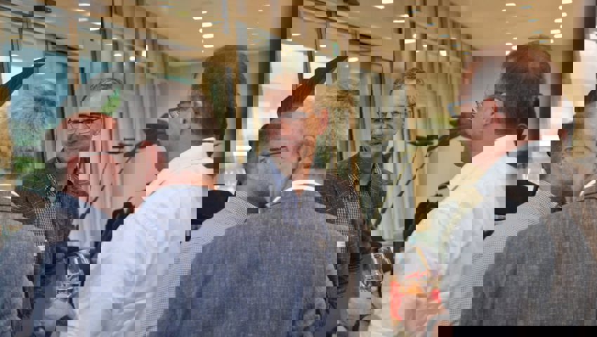  Im Gespräch mit weiteren Freisinnigen: Der Grabser Kantonsrat Christian Lippuner. 