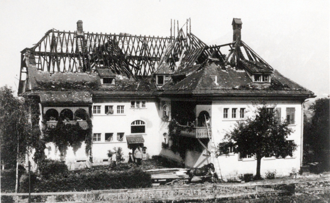 Markantes Gebäude zerstört: Zögling legte Feuer im Dachboden