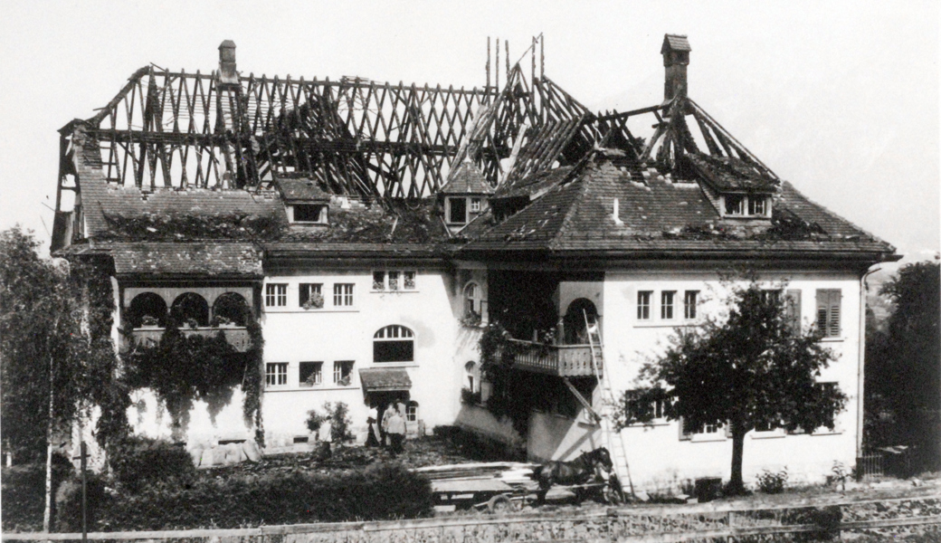 Markantes Gebäude zerstört: Zögling legte Feuer im Dachboden