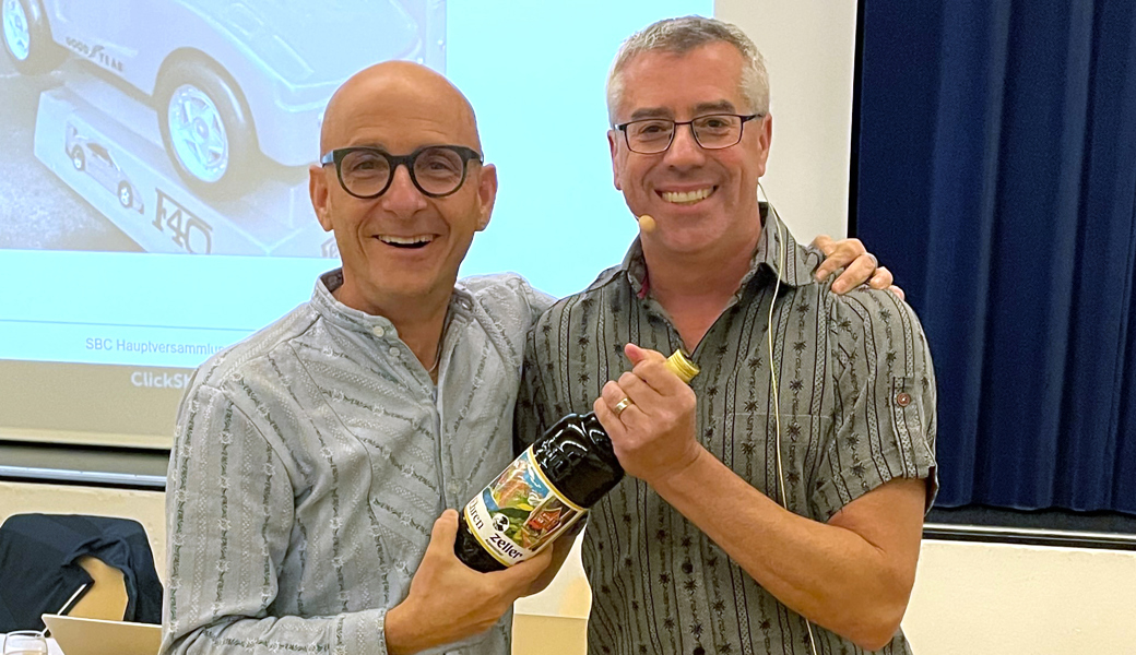 Das neue Ehrenmitglied Patrik Hämmerle (links) und SBC-Präsident Roland Huber.