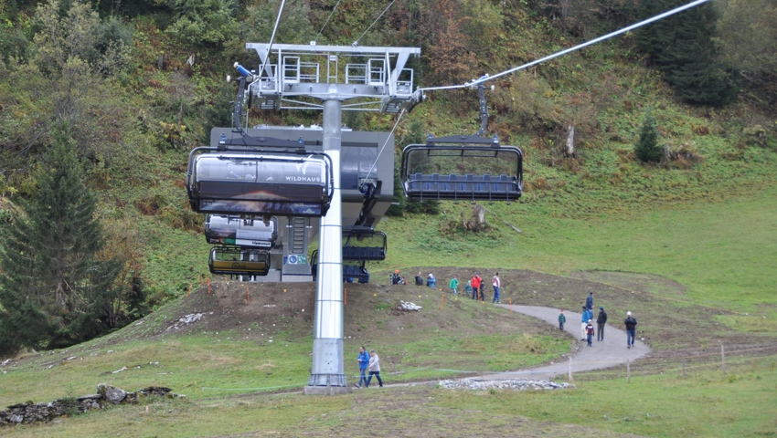 Die Sesselbahn bringt Besucherinnen und Besucher zu jeder Jahreszeit ins Oberdorf. Die Sesselbahn bringt Besucherinnen und Besucher zu jeder Jahreszeit ins Oberdorf.