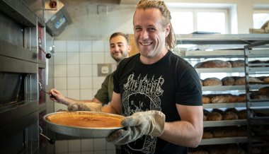 Magie aus Birnen, Rahm und Eiern: So entsteht der leckere Schlorzifladen, der auf dem Chäserrugg serviert wird