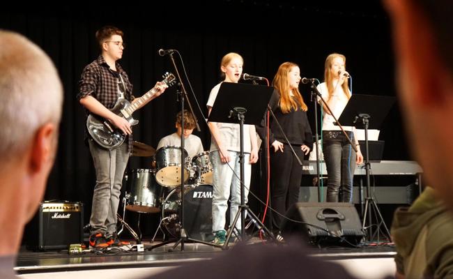 Wertvolle Jugendarbeit mit Musik, Quiz und Grillkunst verdankt
