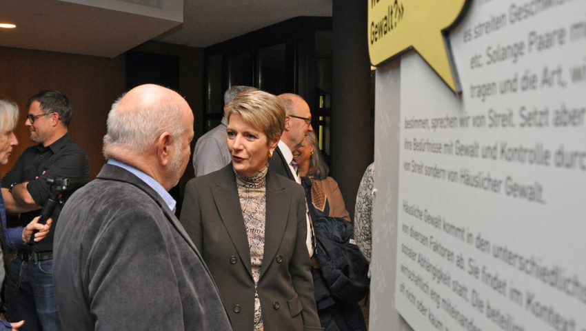  Viele gute Gespräche geführt: Bundesrätin Karin Keller-Sutter in der Ausstellung am BZBS. 