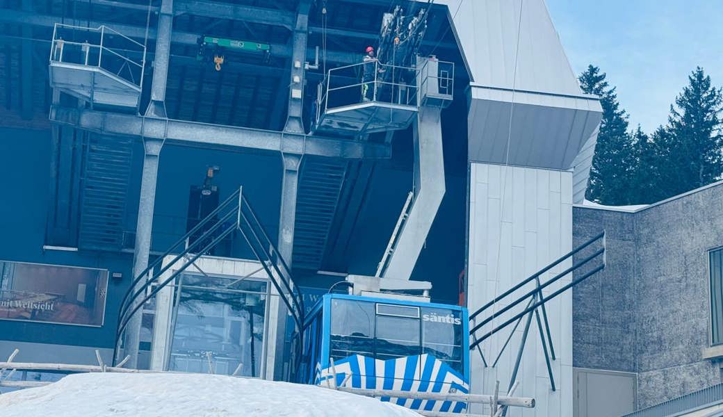 Die dreiwöchigen Revisionsarbeiten der Säntis-Schwebebahn starteten am ersten Tag unter idealen Wetterbedingungen. 