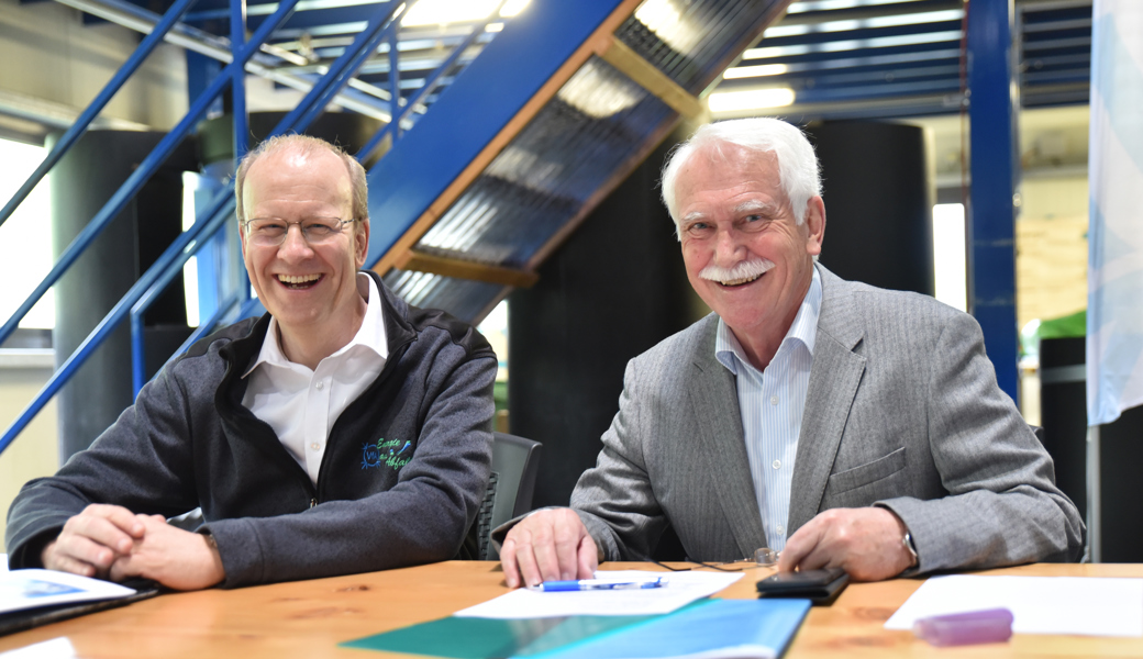 Urs Brunner (links), Vorsitzender der Geschäftsleitung des VfA, und Guido Germann, Präsident des VfA, freuen sich über das erfolgreiche vergangene Jahr.