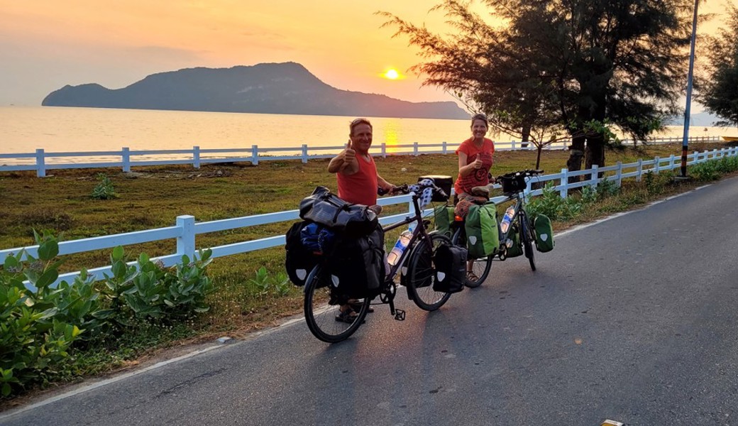 Thailand durchquerten die Abenteurer auf dem Hinweg gleich zweimal. Hier sind sie im Süden des Landes in der Nähe von Ban Krut.