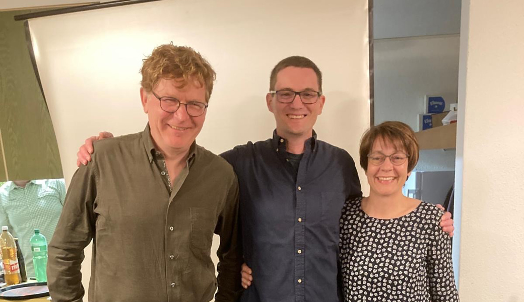 Der neue Präsident Marc Hanselmann (Mitte) verabschiedete Thomas Tinner und Esther Tinner.