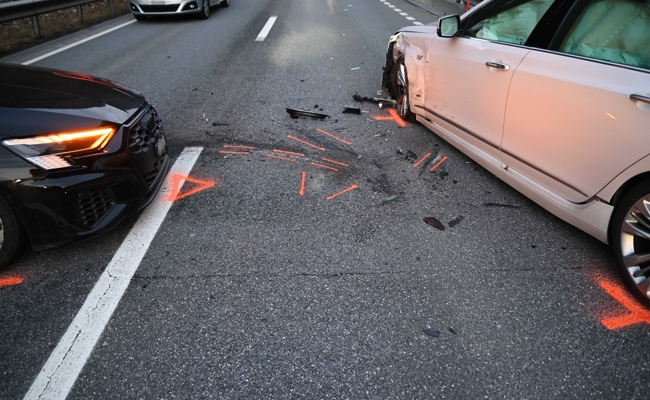Mit vollbesetztem Auto auf Gegenfahrbahn geraten – fünf Verletzte