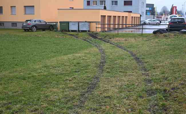 Am Steuer eingenickt: Autofahrer kam von Strasse ab