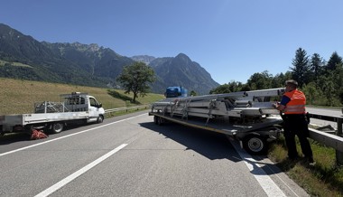 Anhängerkupplung brach ab: Unfall auf A13 führte zu Rückstau