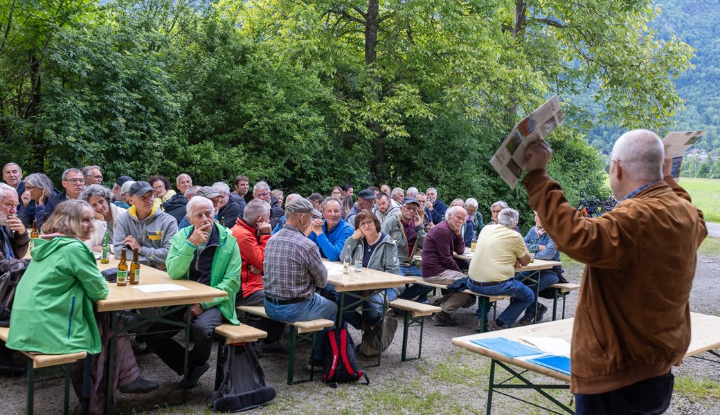 Rund 90 Mitglieder und Gäste nahmen an der Hauptversammlung von Pro Riet in Frümsen teil: Präsident Ignaz Hugentobler stellte den Jahresbericht vor. 