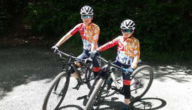 Zwei Brüder setzen Akzente auf dem Mountainbike