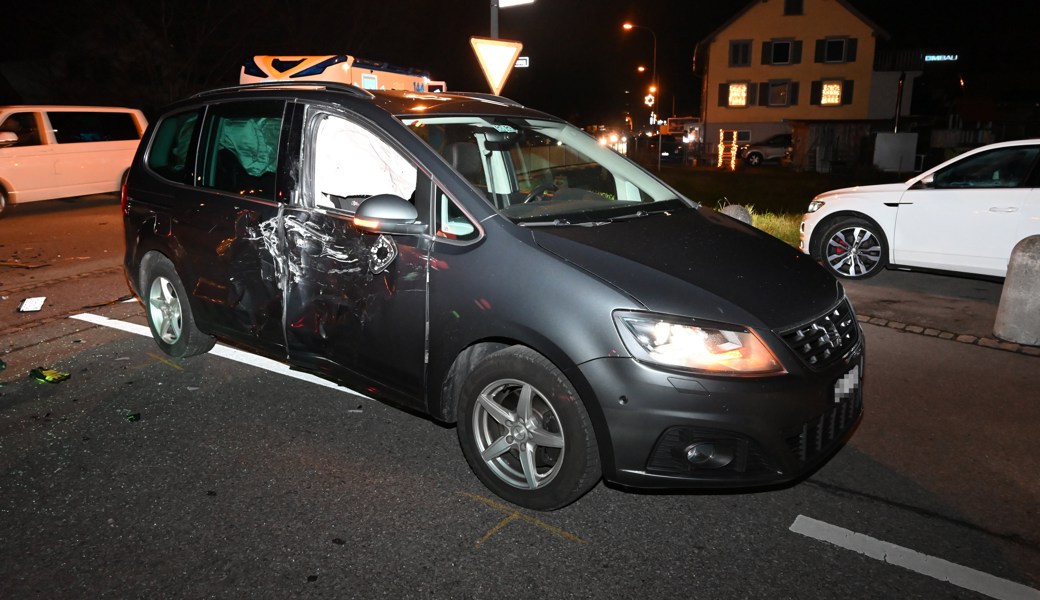 Die 18-jährige Töfffahrerin stürzte durch die Kollision zu Boden.