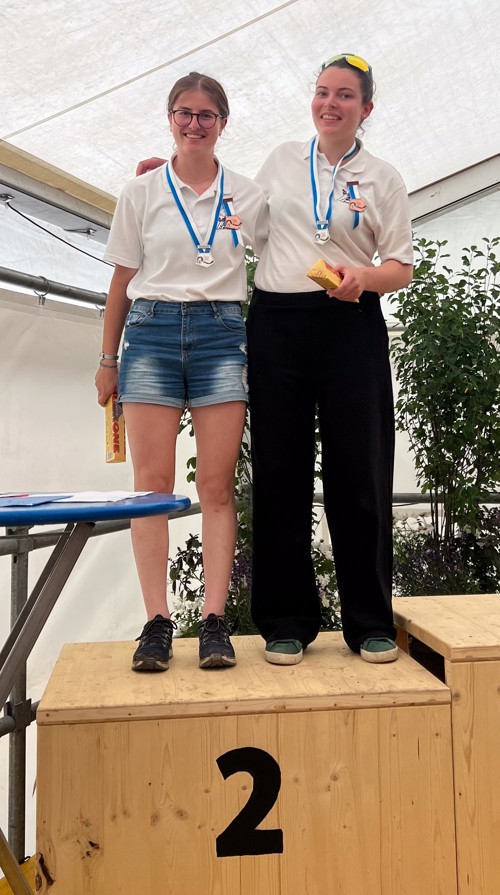 Iris Schefer und Silvana Keller (von links) holen Silber. Iris Schefer und Silvana Keller (von links) holen Silber.