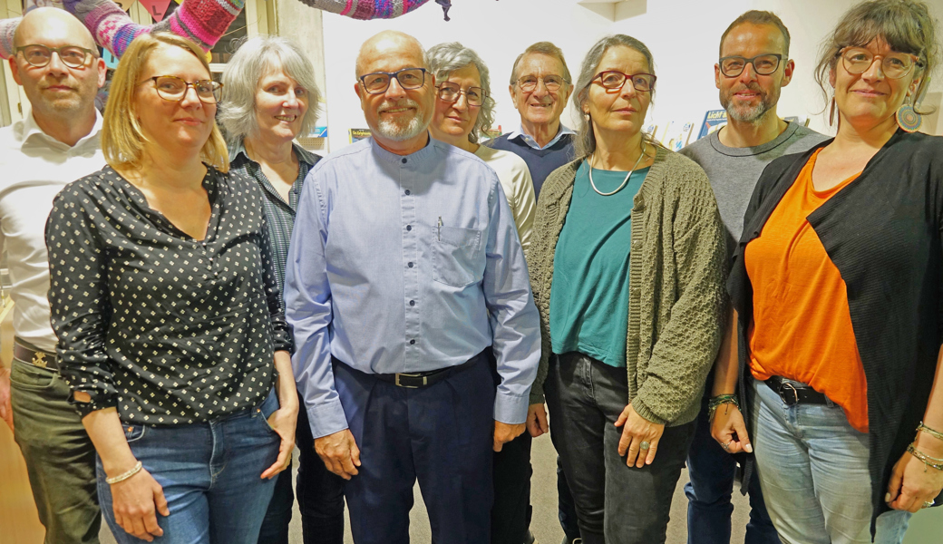 Im Vorstand waren einige Austritte zu kompensieren (von links): Matthias Vetsch (neu), Susanne Bischof-Diem (neu), Bibliotheksleiterin Theres Schlienger, Steivan Josty (zurückgetreten), Andrea Rothenberger (zurückgetreten), Präsident Alois Bischof, Silvia Bättig, Adrian Scherrer und Corina Dettwiler (zurückgetreten). 