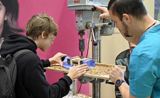 450 Schülerinnen und Schüler tauchen in die Berufswelt ein