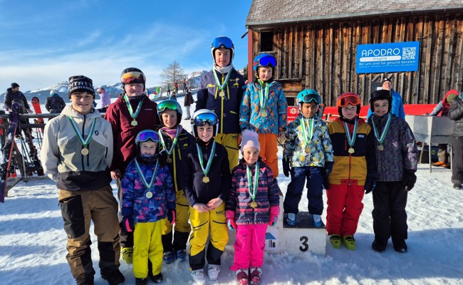 Schülerskirennen: Packender Skisport bei Kaiserwetter