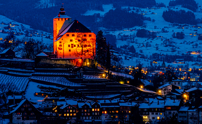 Die Welt leuchtet gegen Gewalt an Frauen