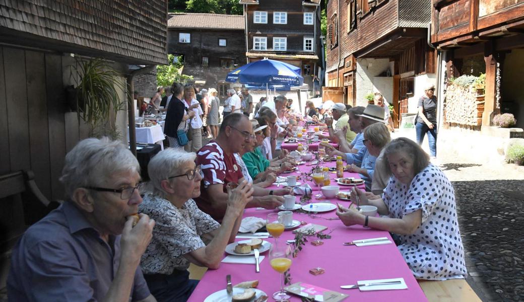 Einfach sich treffen und geniessen: Tavolata im Städtli