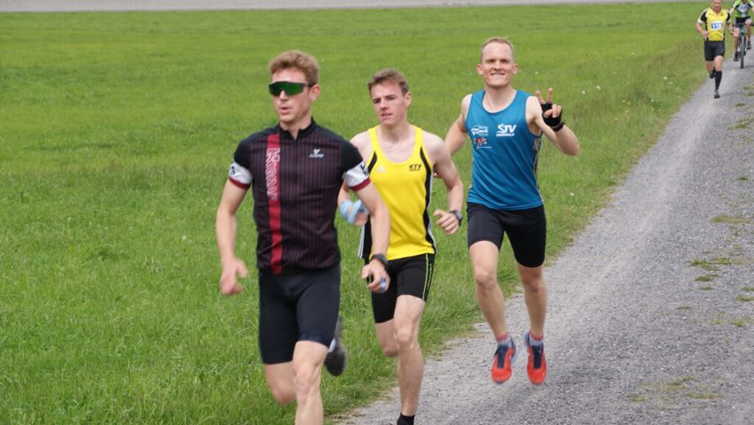  Die Teilnehmenden messen sich auf zwei Laufstrecken. 