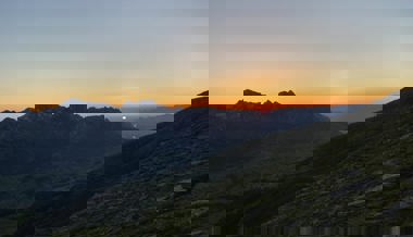 Eine besondere Eigenheit des Wetterbergs Säntis: Ab 5.18 Uhr zum Sonnenbad