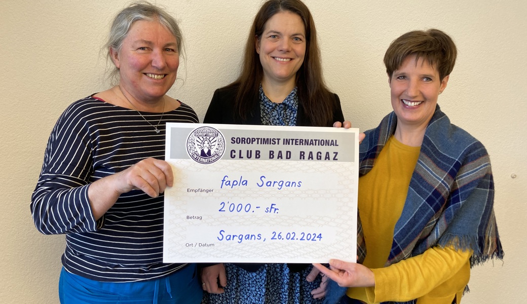 Checkübergabe: (von links): Monika Frehner, Monica Pellicioli Kühne (Mitglieder Soroptimist Club Bad Ragaz), Andrea Marthy, Fachberaterin Fapla Sargans.