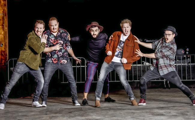 Die Fäaschtbänkler begeistern ihre Fans ohne Instrumente, dafür mit Sängerinnen