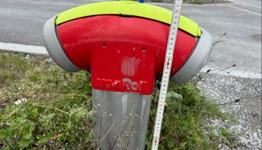 Hydrant beim Wenden beschädigt, Polizei sucht Zeugen