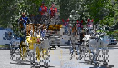 Reisen wie im Bilderbuch: In einer Postkutsche ohne Motorenlärm die Gegend geniessen