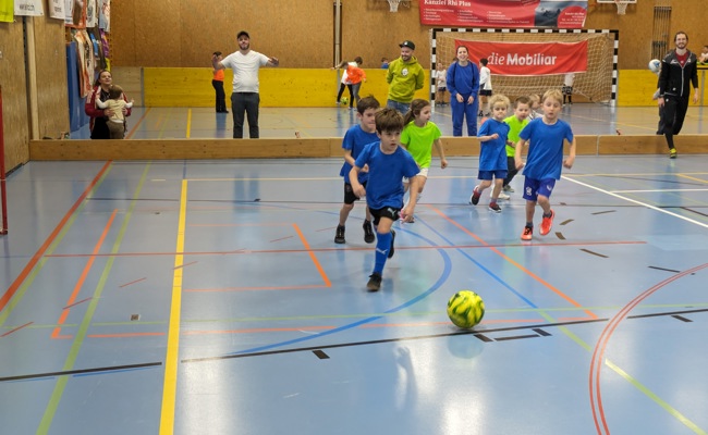 Schülerhallenturnier: 300 Kinder kickten um die Wette