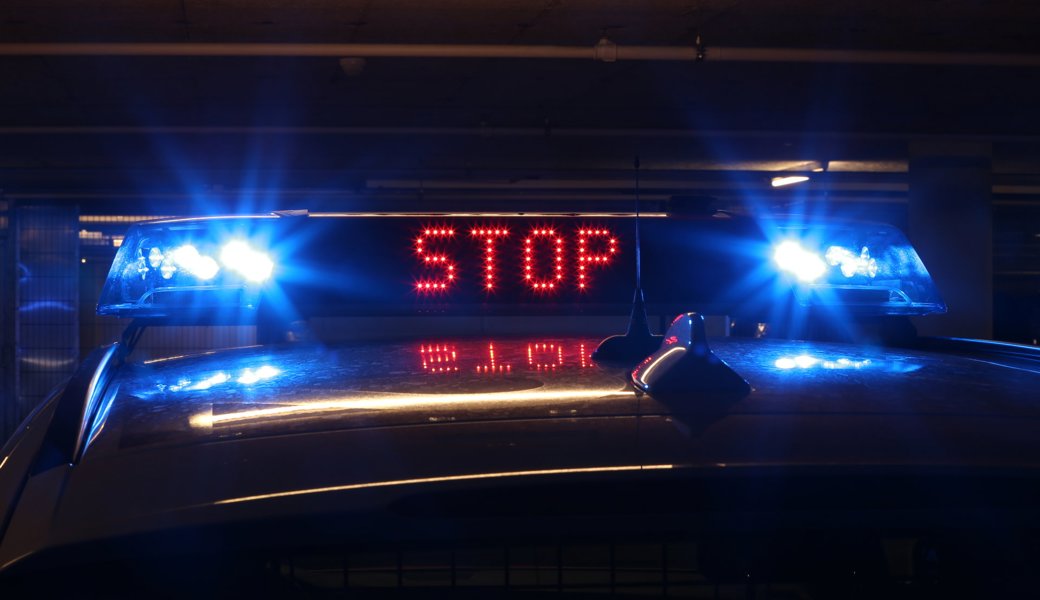 Mit Auto und zu Fuss vor Polizei geflüchtet