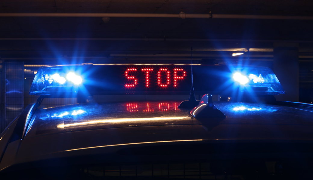 Der Autofahrer ignorierte die Haltezeichen der Polizei.