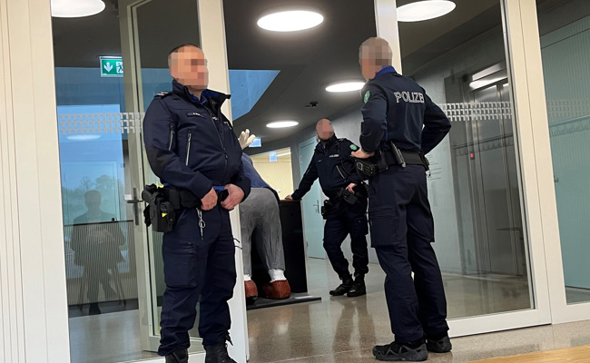 Ein Späher fuhr voraus, ein anderer folgte mit drei Kilo Heroin im Auto