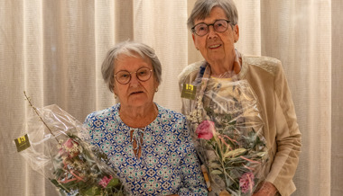 Zwei Sängerinnen für langjährige Vereinstreue geehrt