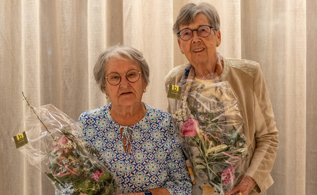 Zwei Sängerinnen für langjährige Vereinstreue geehrt