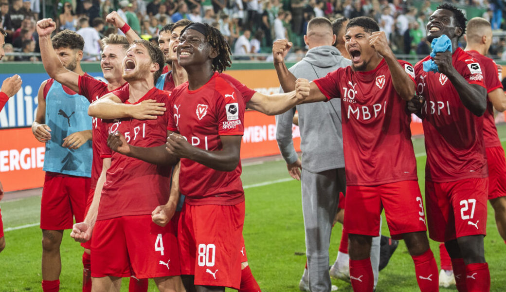  Jubel bei den Spielern des FC Vaduz nach Spielende. 