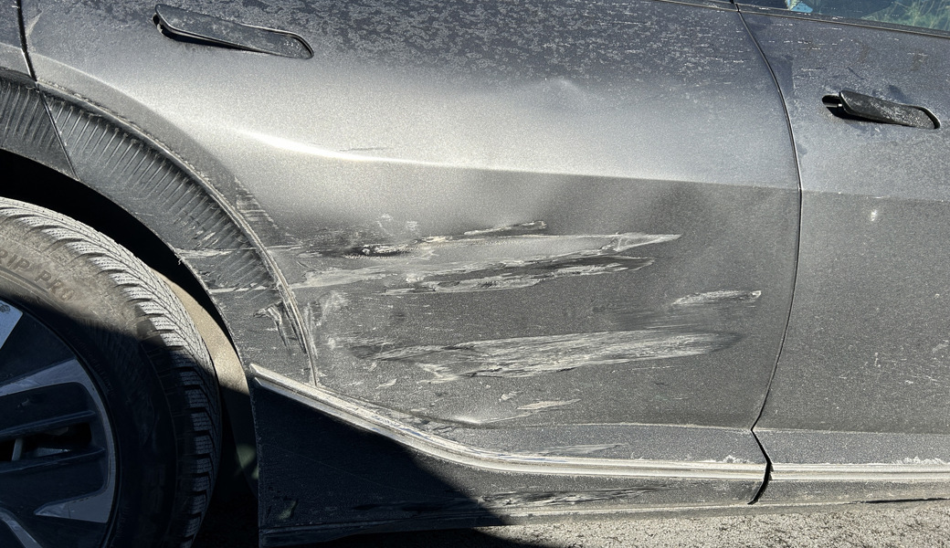 Blechschaden nach zwei Unfällen: vier Autos beteiligt