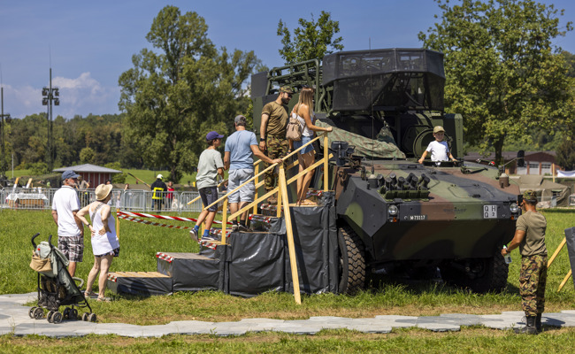 Zwischen Panzer und Feuerwehrauto: Die Armee an einem Familienanlass?