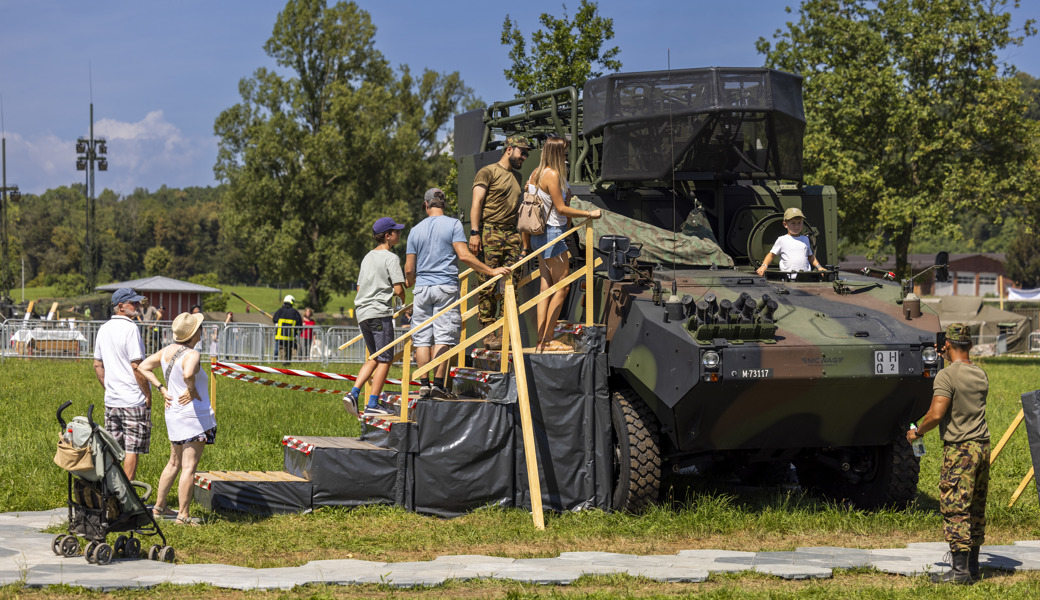Zwischen Panzer und Feuerwehrauto: Die Armee an einem Familienanlass?