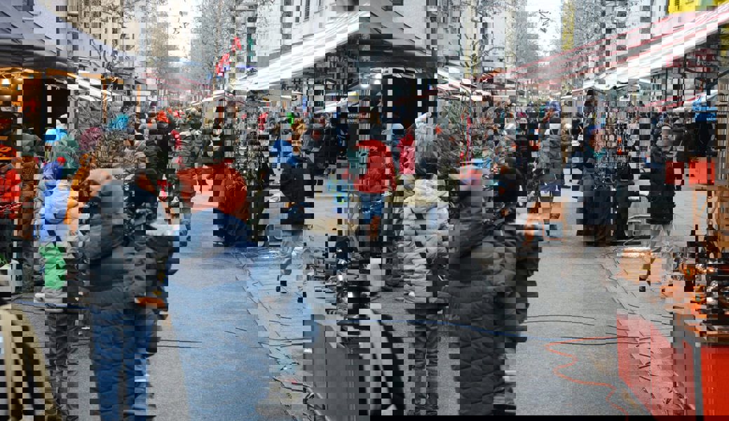  Gut besuchter Geschenksonntag mit integriertem Weihnachtsmarkt. Bilder: Hansruedi Rohrer