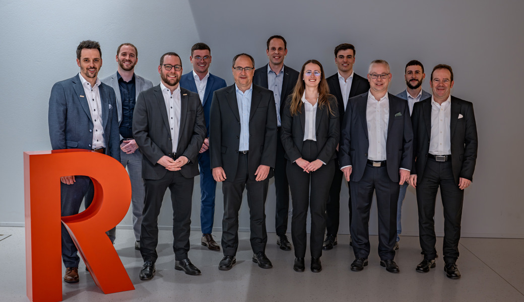Ansprechpartner der Raiffeisenbank Obertoggenburg für Anlagelösungen (von links): Manuel Rüegg, Nicolas Stäger, Christian Hildebrand, Tiziano Hilbi, René Gebert, Thomas Bleiker, Vanessa Hardegger, Simon Götte, Sacha Gächter, Robin Bissegger und Patrick Hartmann. 