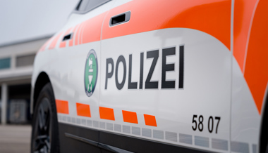 Fahrunfähiger E-Bike-Fahrer rammt Auto beim Überholen