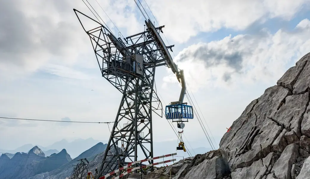 Die Bauarbeiten für die neue Bahn verliefen bisher planmässig und unfallfrei. Im Bild die Baustelle Mittelstütze. 