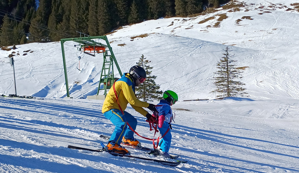 Niemand zu klein, um Teilnehmender am Familien-Skirennen des SC Buchs zu sein. 